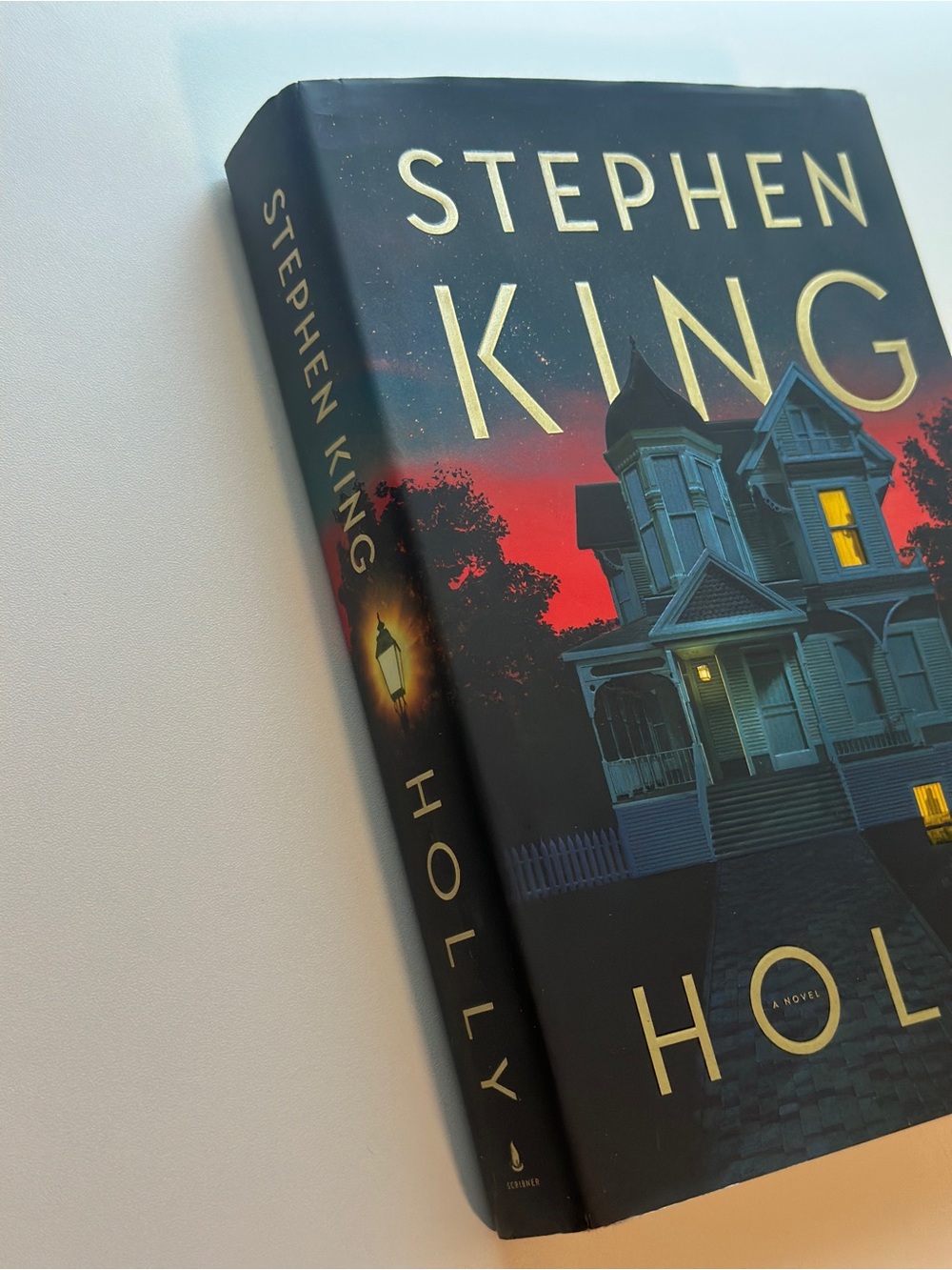 Holly by Stephen King | Fiction, Thriller | Hardcover Book - Picture 5 of 11